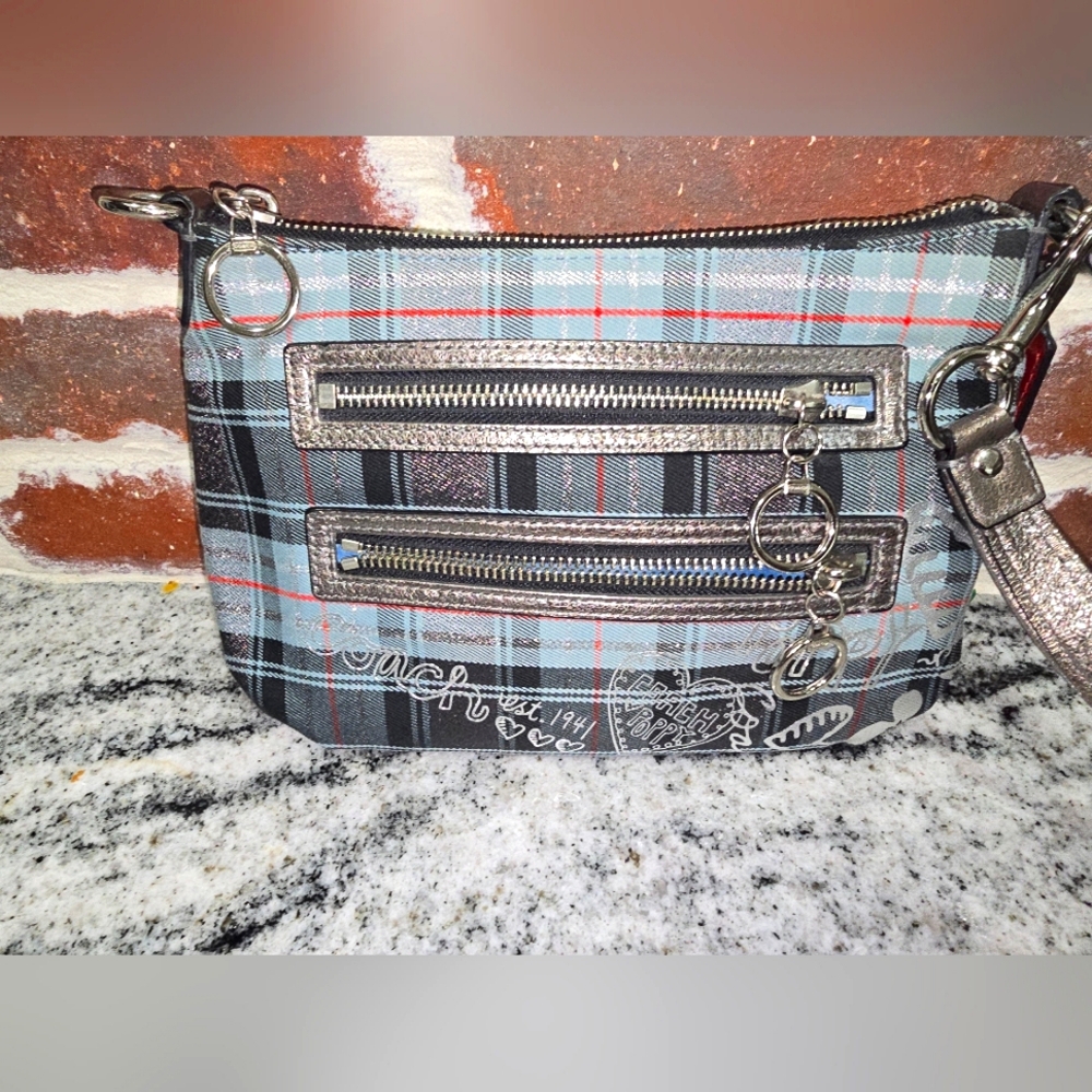 Coach POPPY SHOULDER/WRISTLET RARE Color And PATTERN - Picture 3 of 9